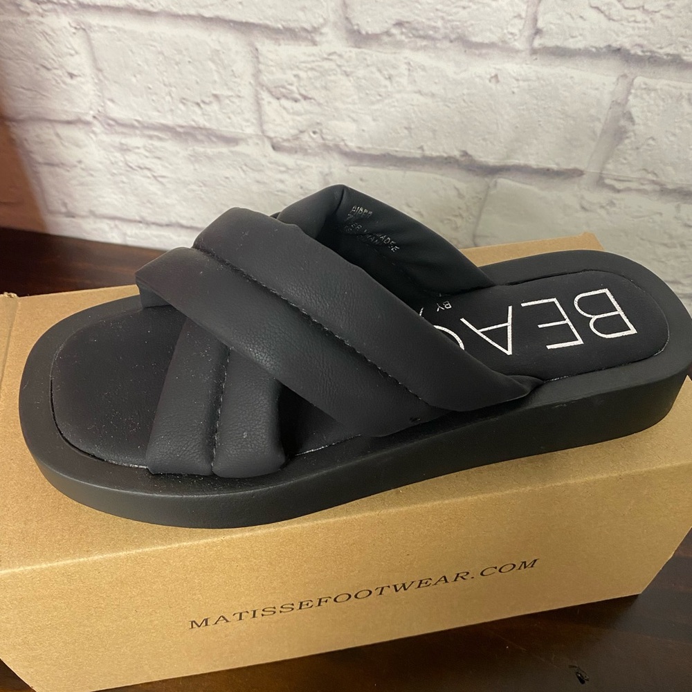 Anthropology Beach By Matisse Piper Black Size 6 slide on sandals New Box NIB